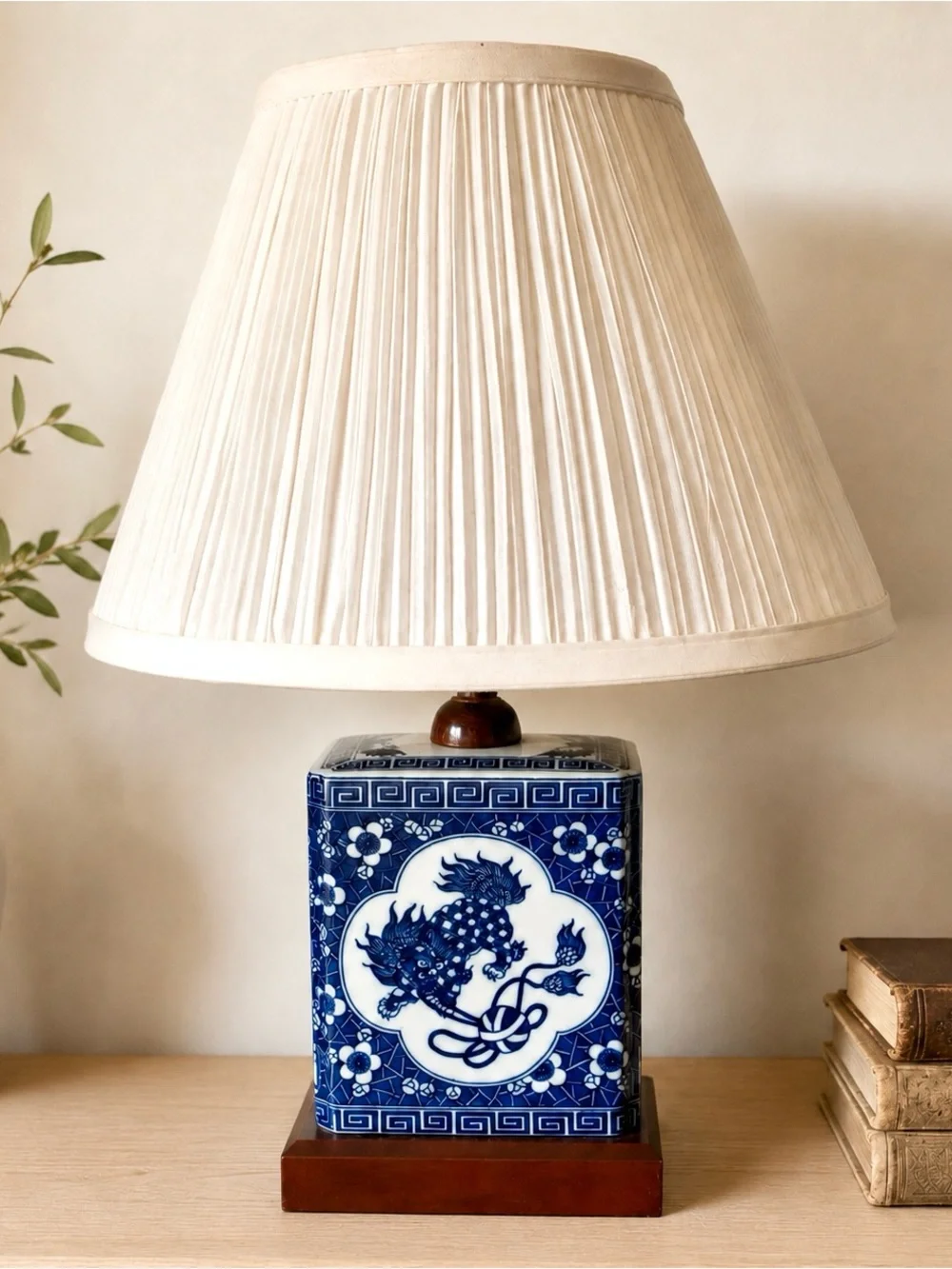 Chinoiserie Blue & White Foo Dog Porcelain Tea Caddy Table Lamp Vintage